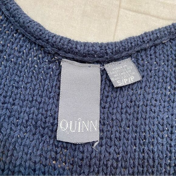 Ladies Quinn Brand Blue Knit Sleeveless V Neck Blouse Size Small - Picture 7 of 10